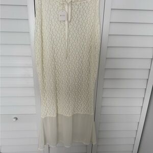 Elegant Cream High-Low Lace Skirt